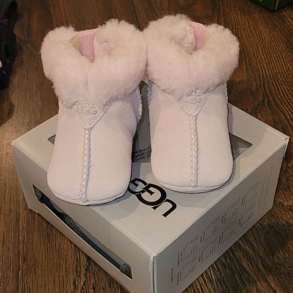 Uggs/carters Bundle - Picture 3 of 6